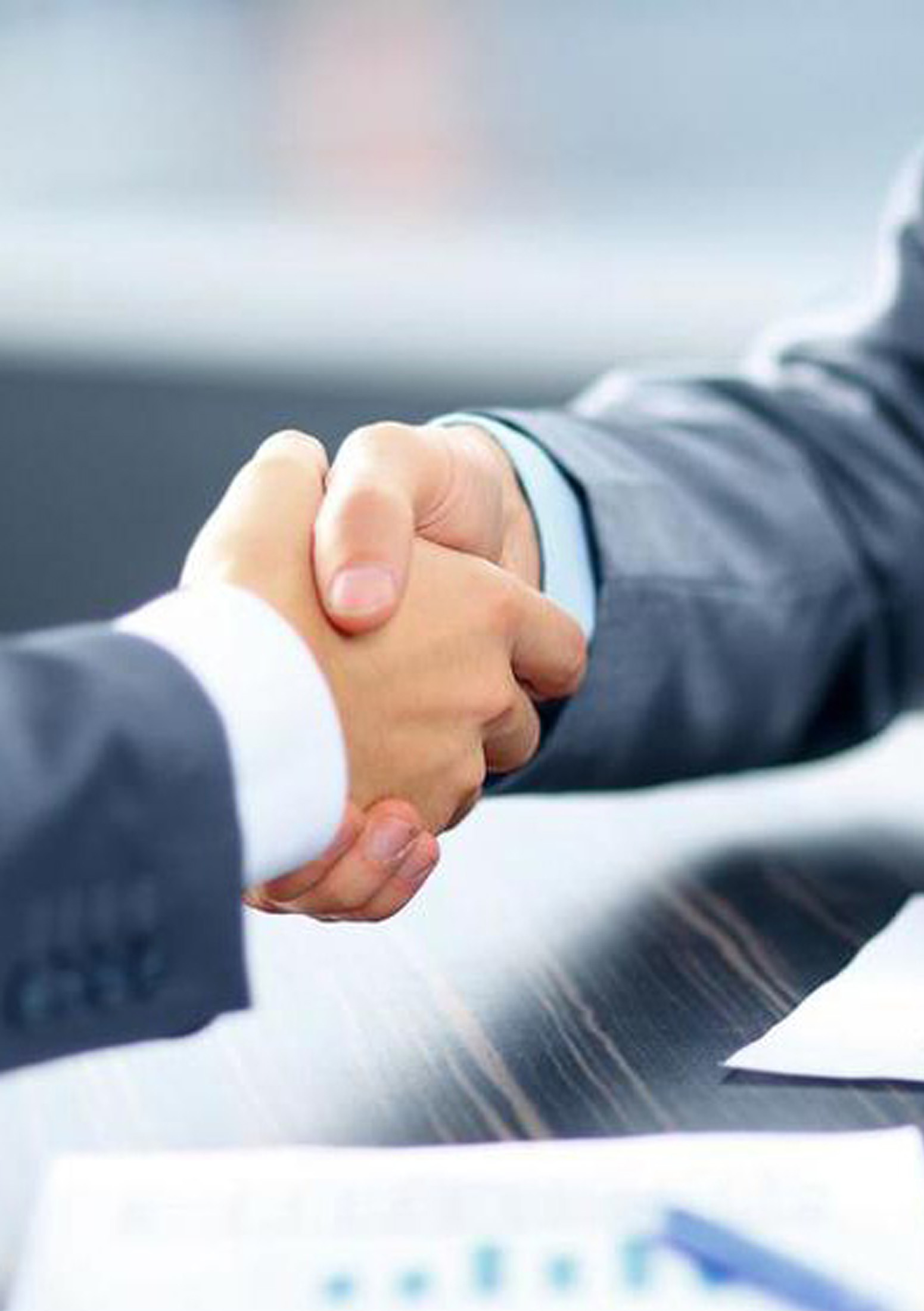 Cierre de acuerdo comercial para la venta de equipo de copiado e impresión